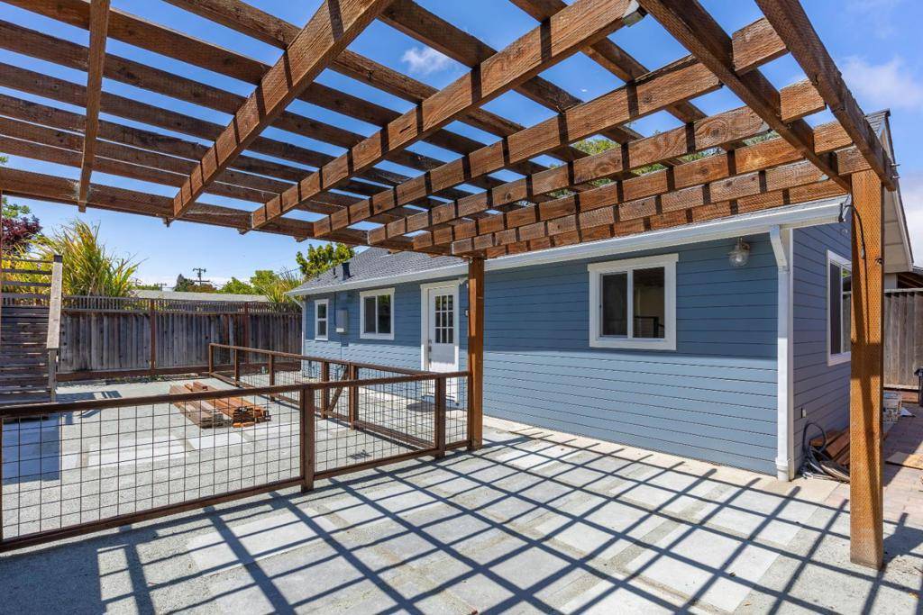 Redwood City, CA 94061,616 Redwood Ave #616