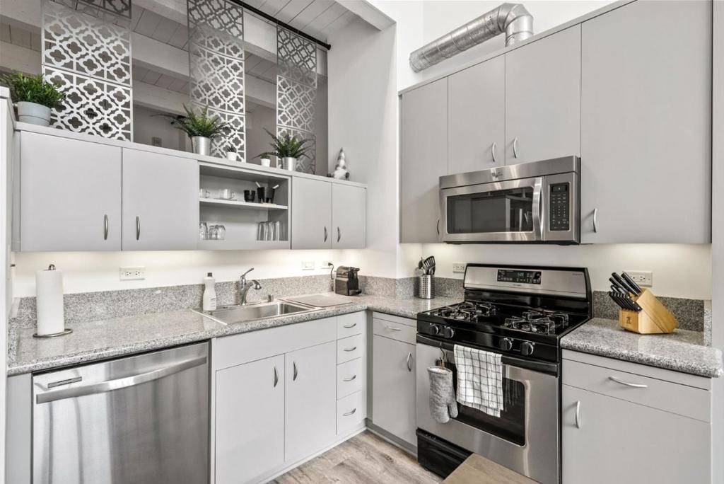 San Jose, CA 95128,334 Santana ROW #325