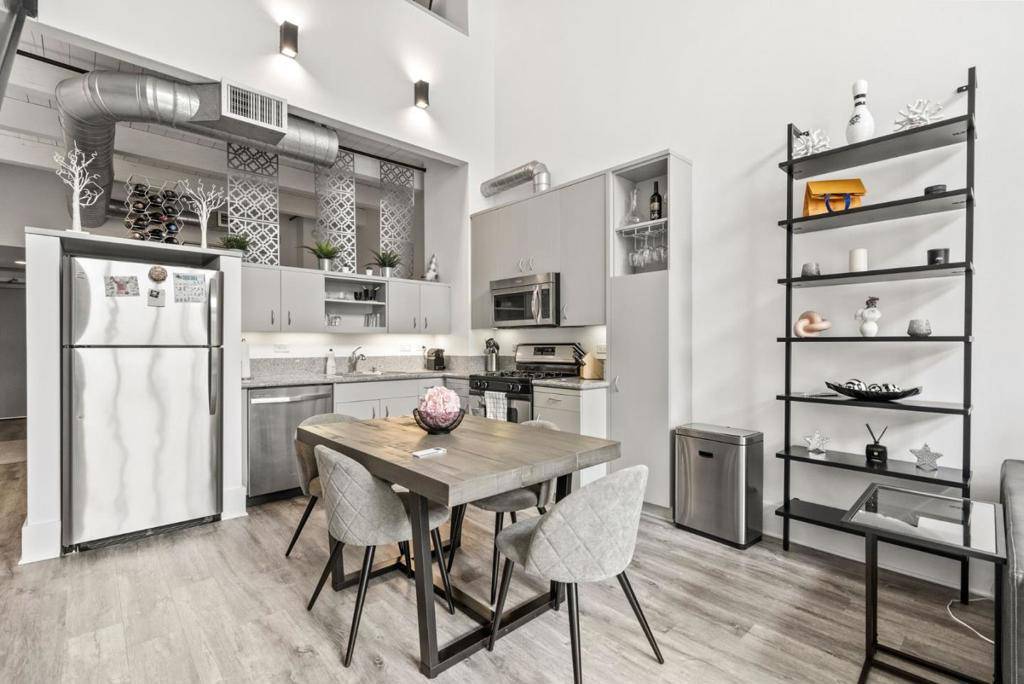 San Jose, CA 95128,334 Santana ROW #325