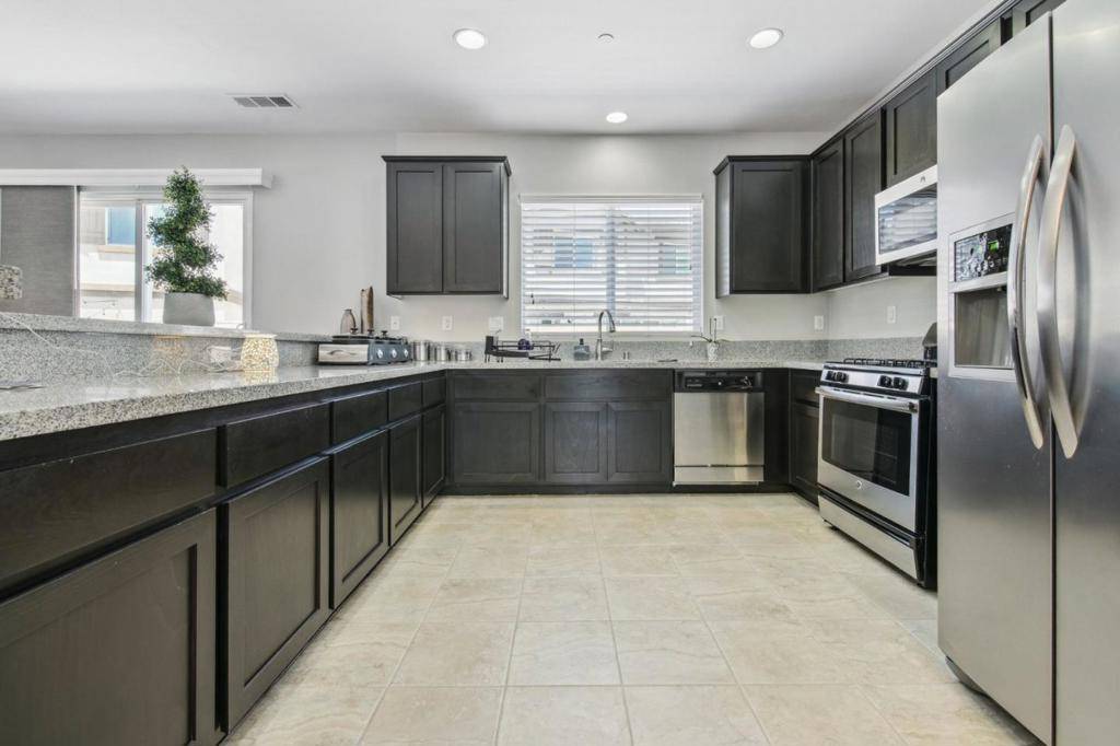 Fontana, CA 92336,6958 Stanza CT