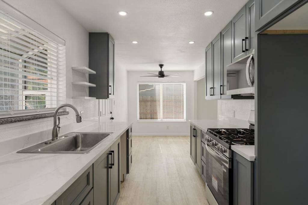 Sacramento, CA 95822,2621 Wood Violet WAY