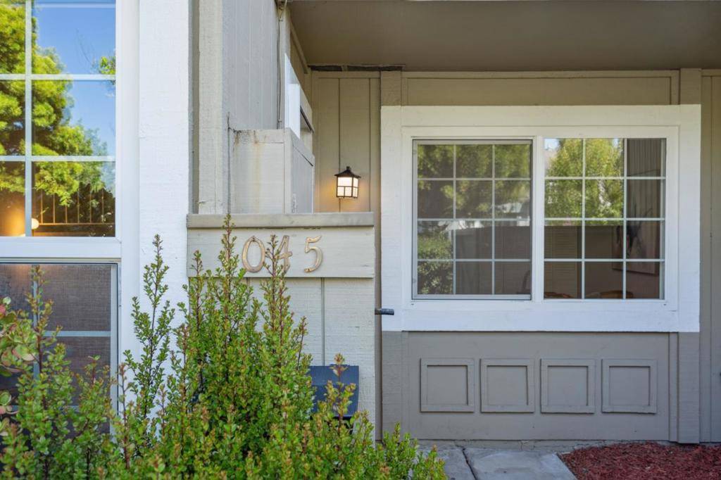 Foster City, CA 94404,1045 Grebe ST