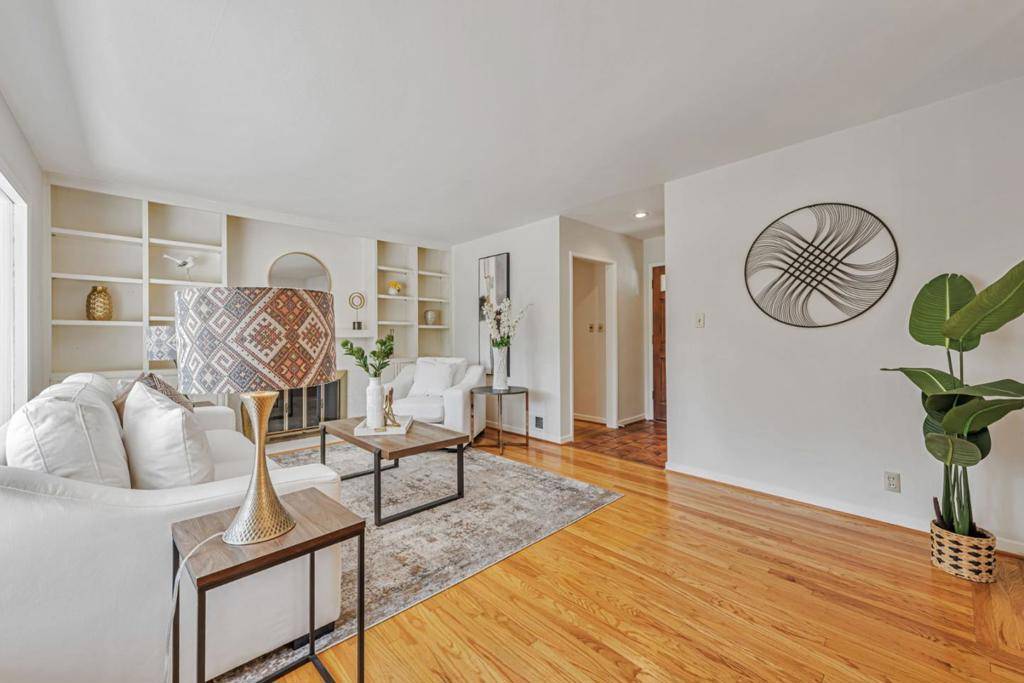 Los Altos, CA 94024,654 Cuesta DR