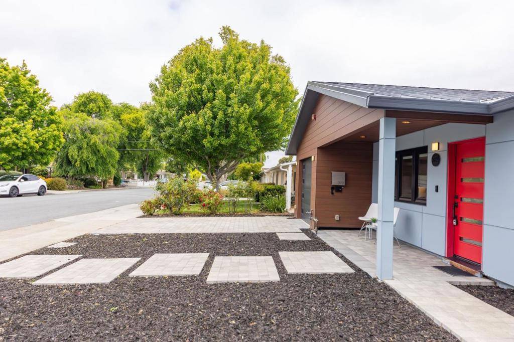 San Mateo, CA 94403,3921 Pasadena DR