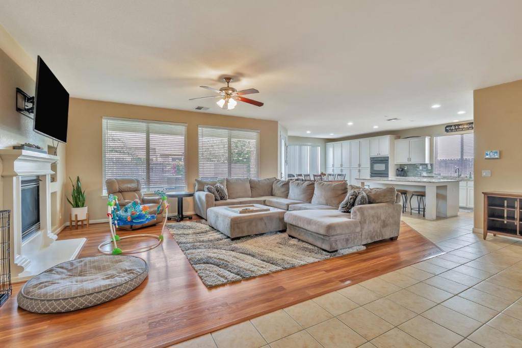 Los Banos, CA 93635,2072 Maximillian CT