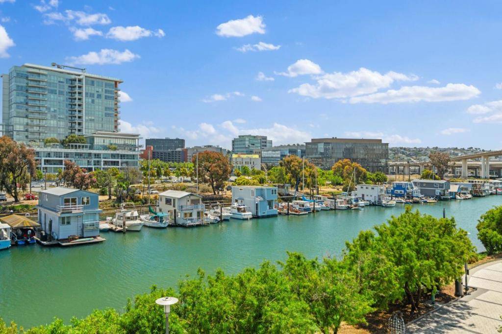 San Francisco, CA 94158,325 Berry ST #715