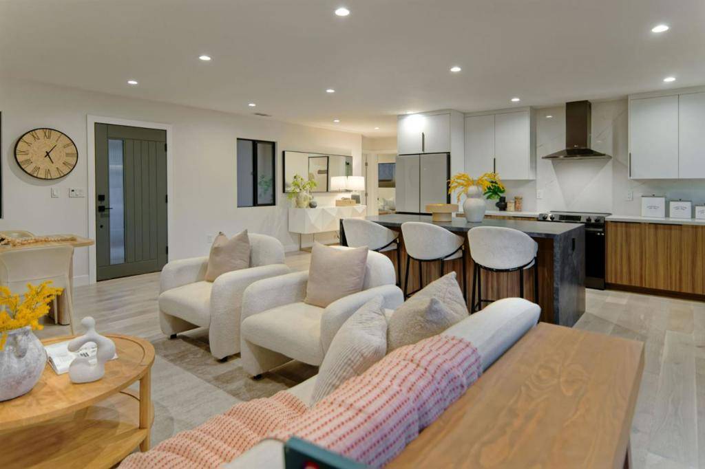 Milpitas, CA 95035,83 N Gadsden DR