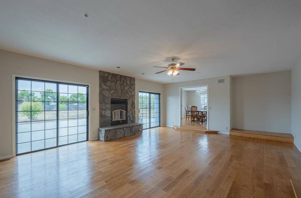Salinas, CA 93907,21220 Valle San Juan DR