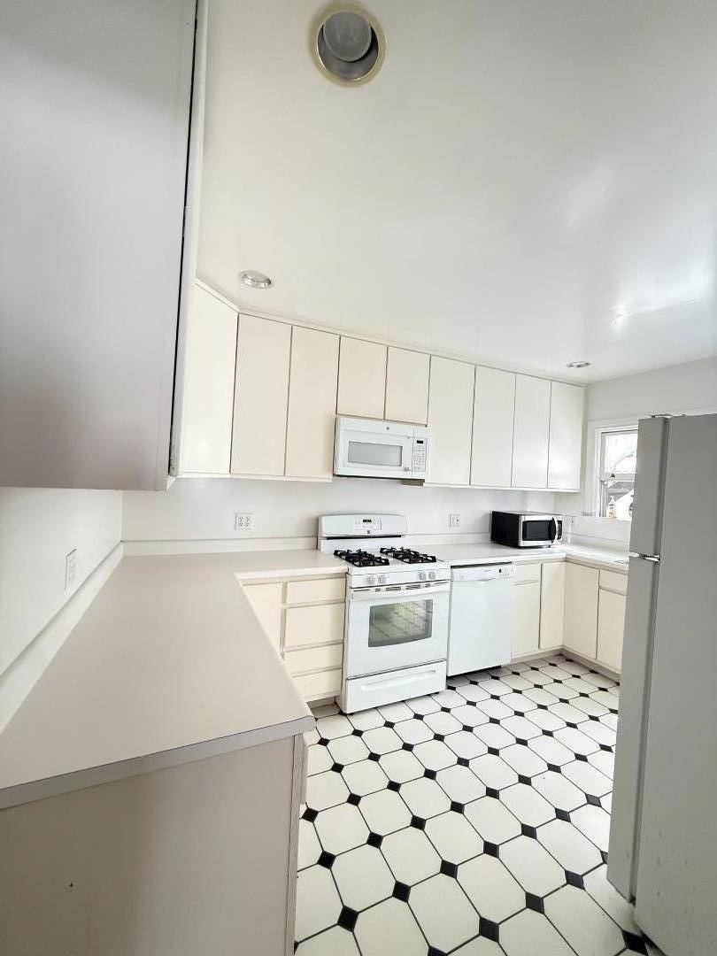 Berkeley, CA 94709,2326 Le Conte AVE #1