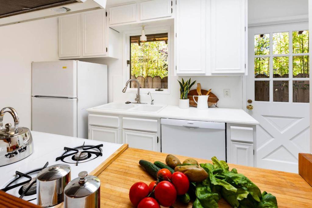 2350 Harvard ST Palo Alto, CA 94306