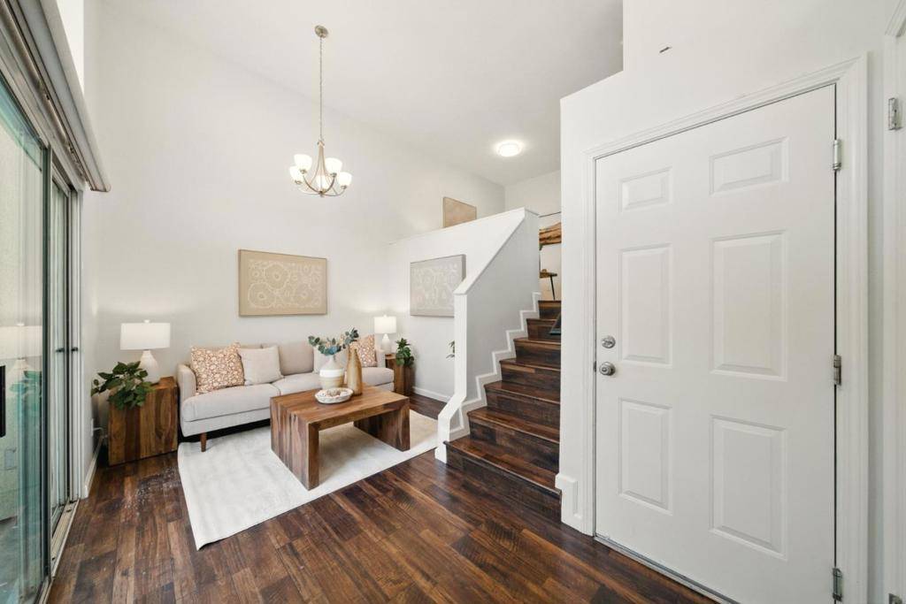 Mountain View, CA 94043,135 Frederick CT