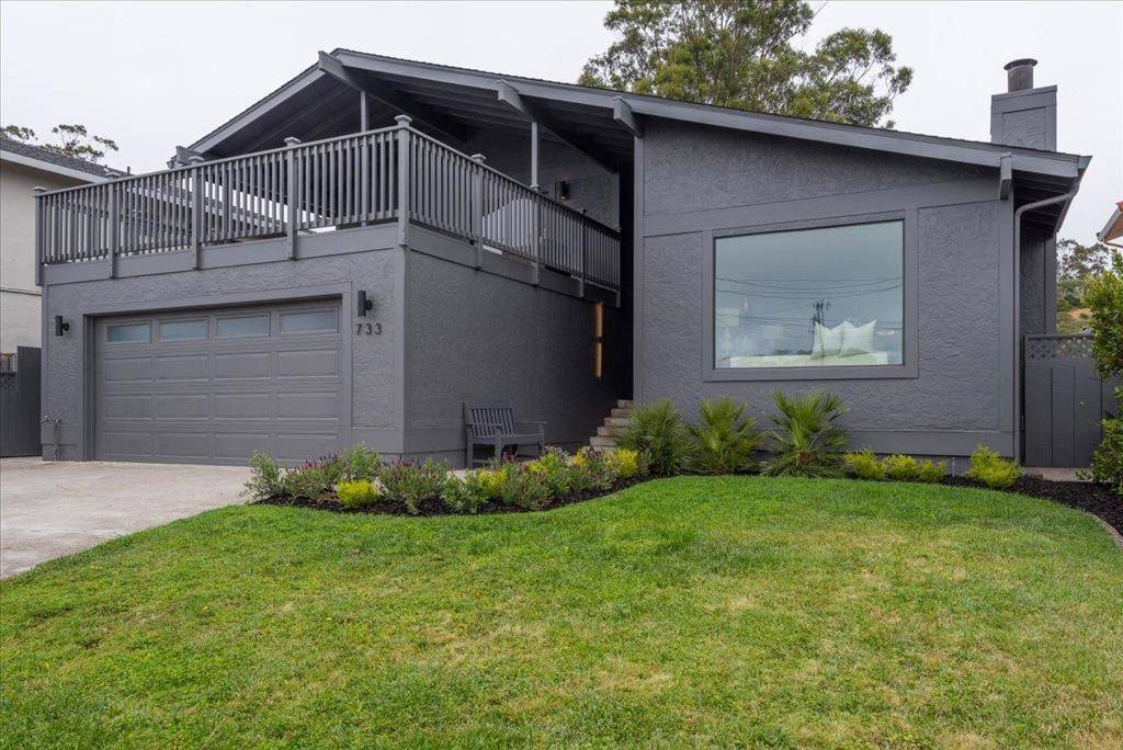 Half Moon Bay, CA 94019,733 Arroyo Leon DR