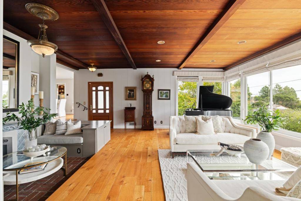Burlingame, CA 94010,154 Los Robles DR