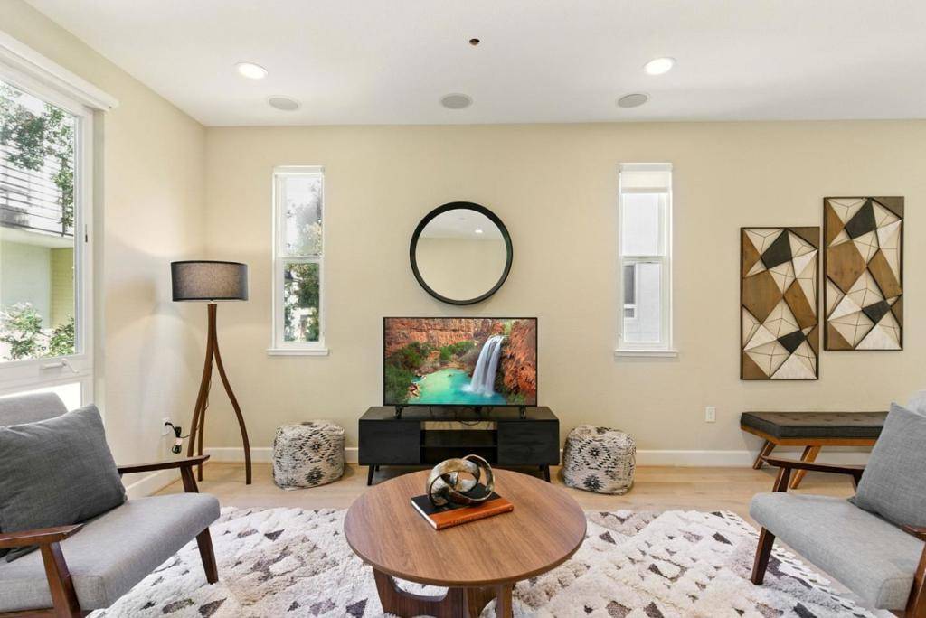 San Mateo, CA 94403,3069 Neves RD