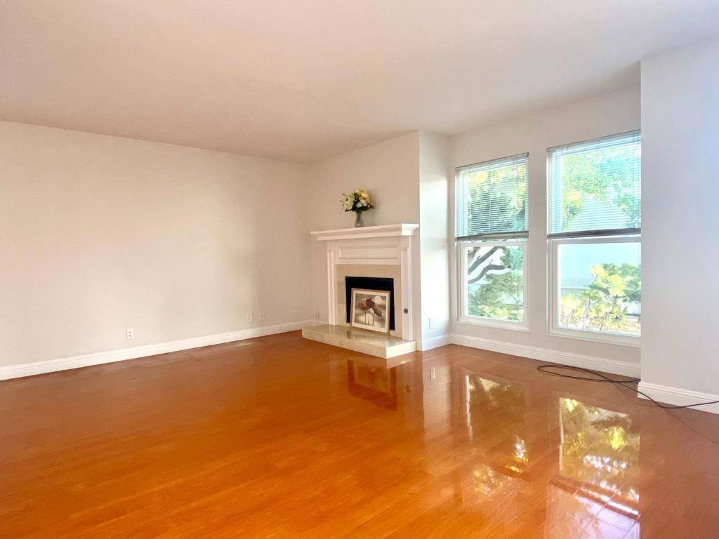 Foster City, CA 94404,982 Marquette LN
