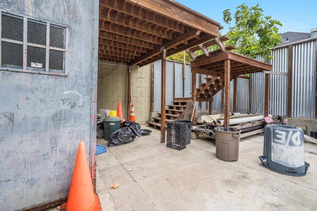 Oakland, CA 94608,5526 San Pablo AVE