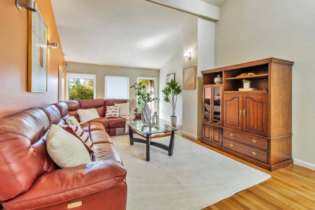 Menlo Park, CA 94025,574 Sand Hill CIR