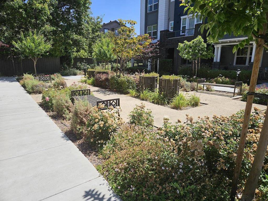 Mountain View, CA 94040,122 Ranch LN