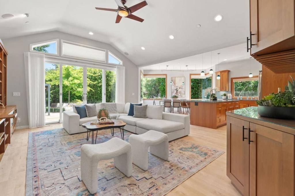 Mountain View, CA 94040,989 Lane AVE