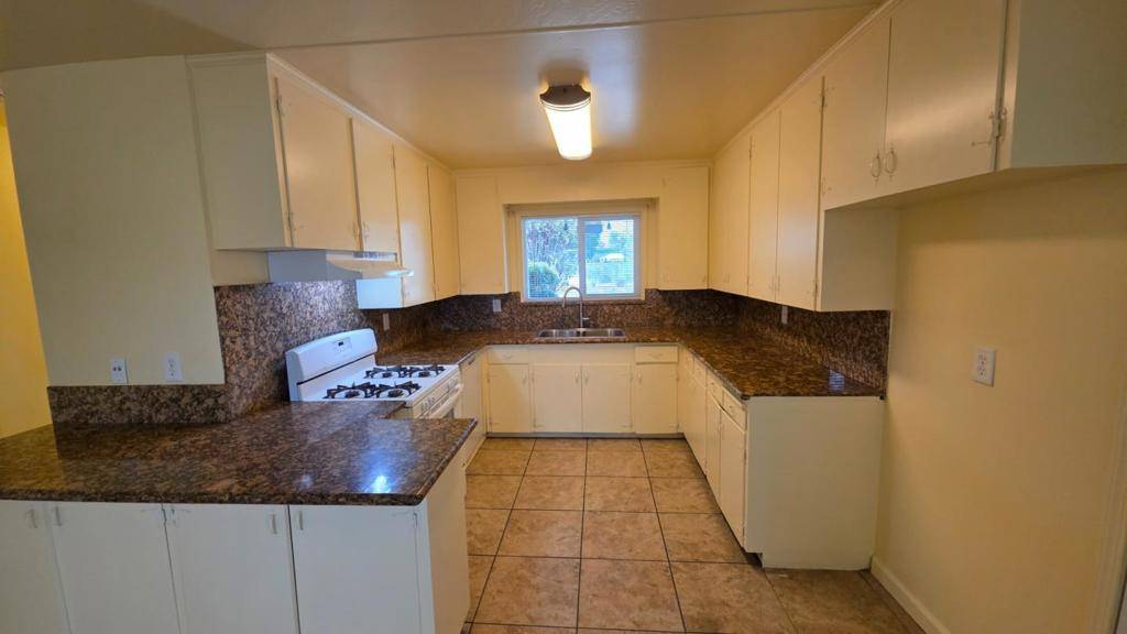 Salinas, CA 93906,740 Saratoga DR