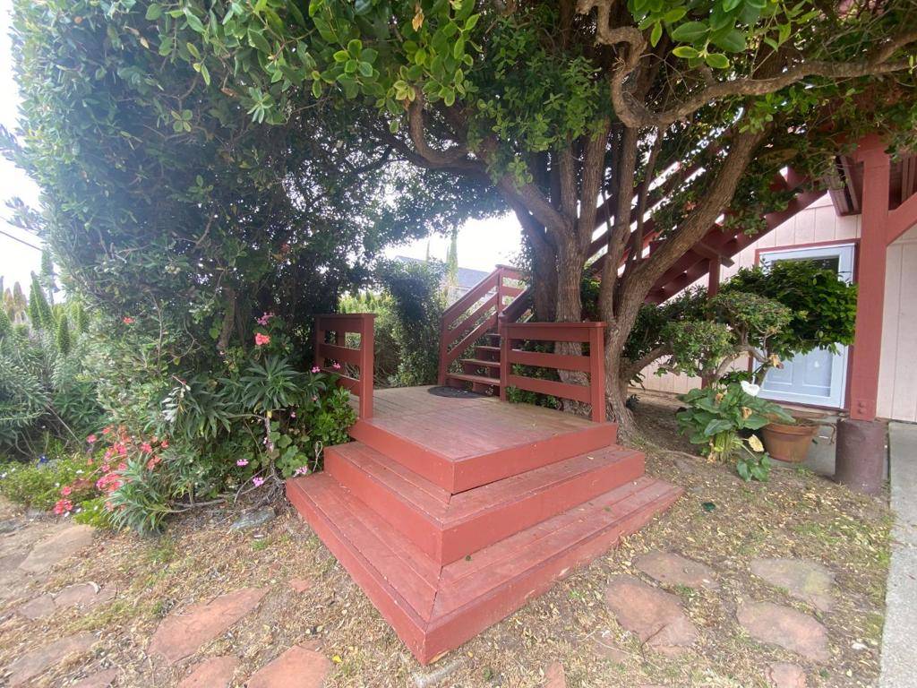 Moss Beach, CA 94038,847 San Ramon Ave