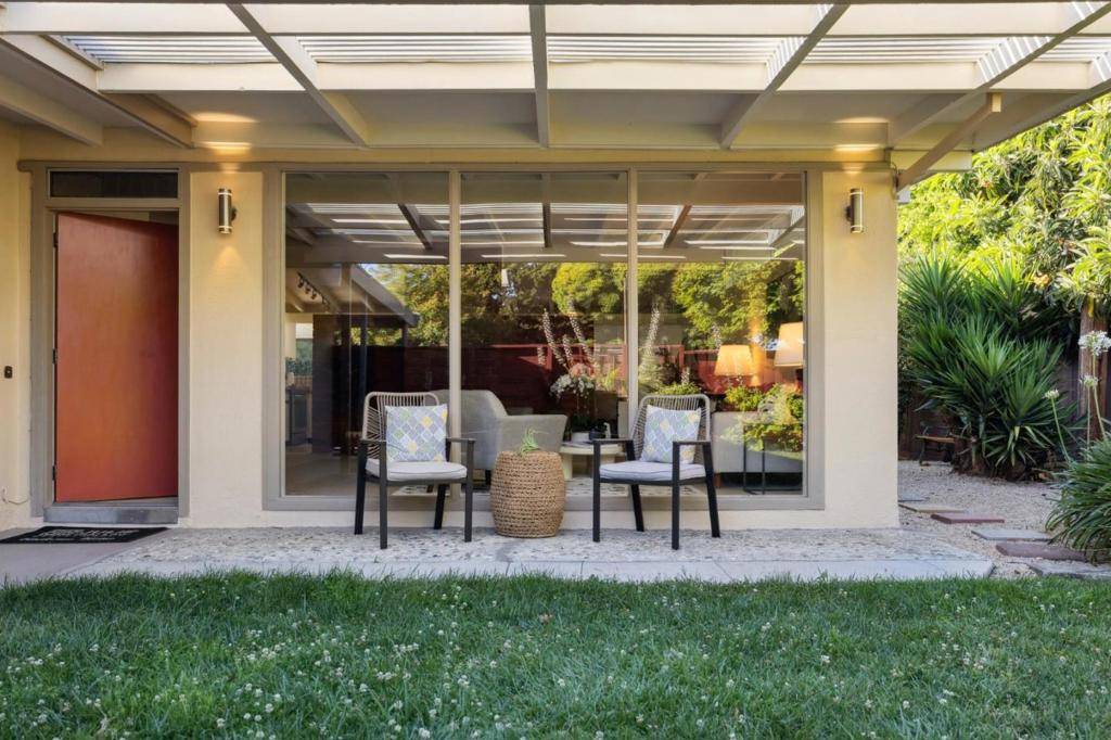 Palo Alto, CA 94303,3129 Stelling DR
