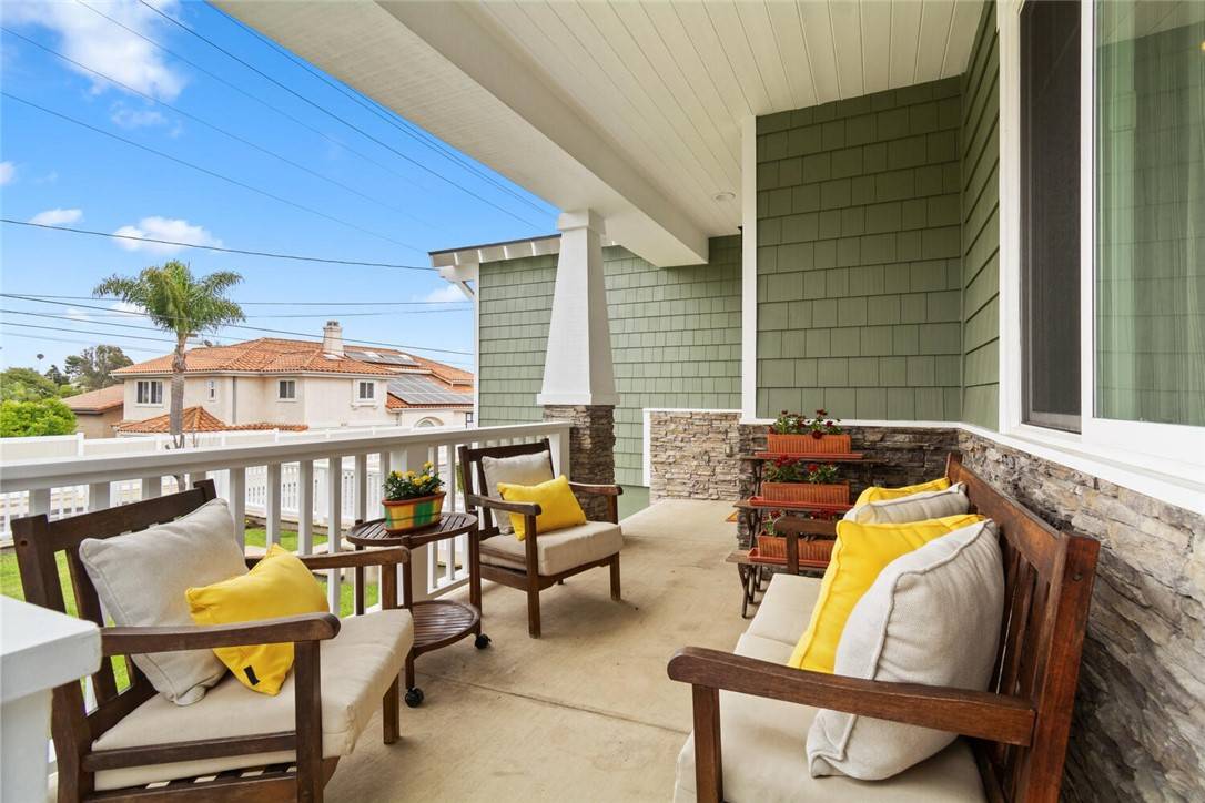 Redondo Beach, CA 90278,905 Blossom LN