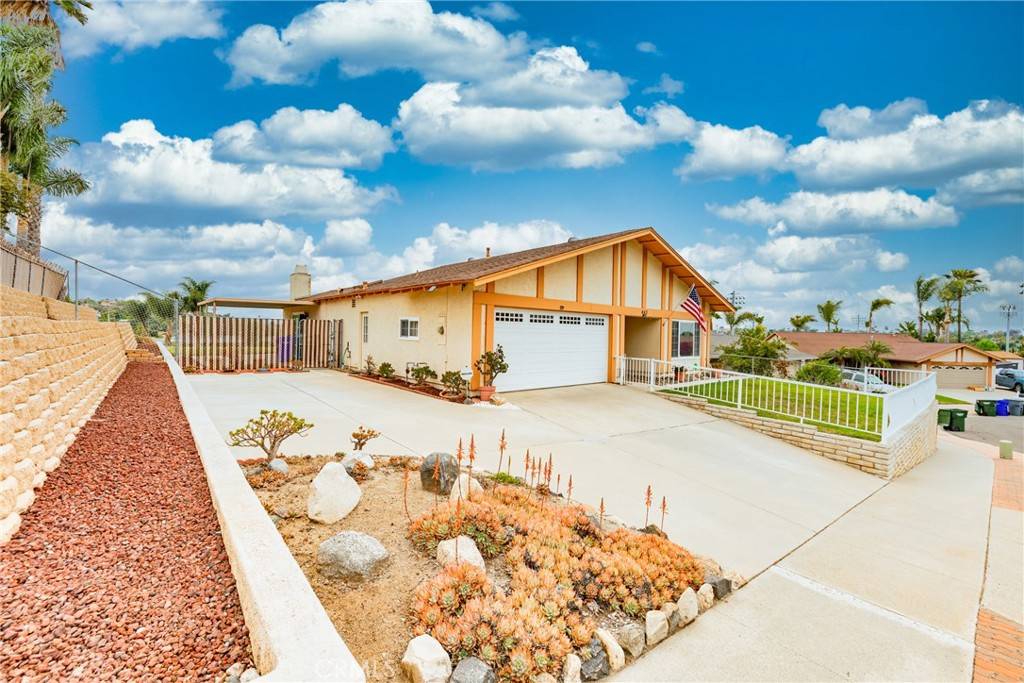 Vista, CA 92084,443 Garey DR