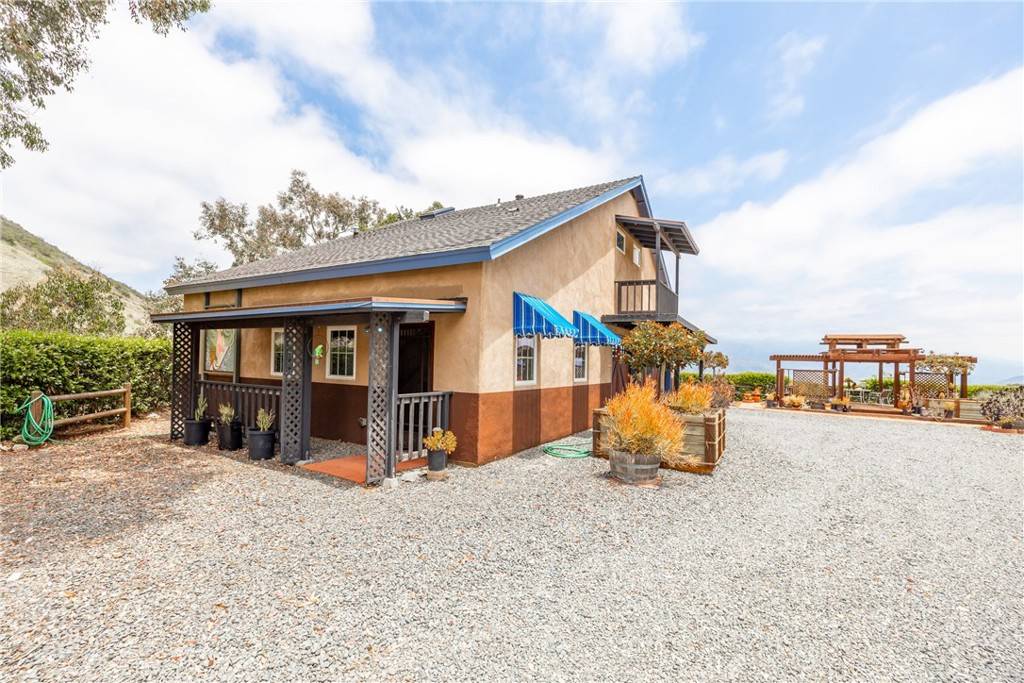 Fallbrook, CA 92028,335 Rainbow Crest RD