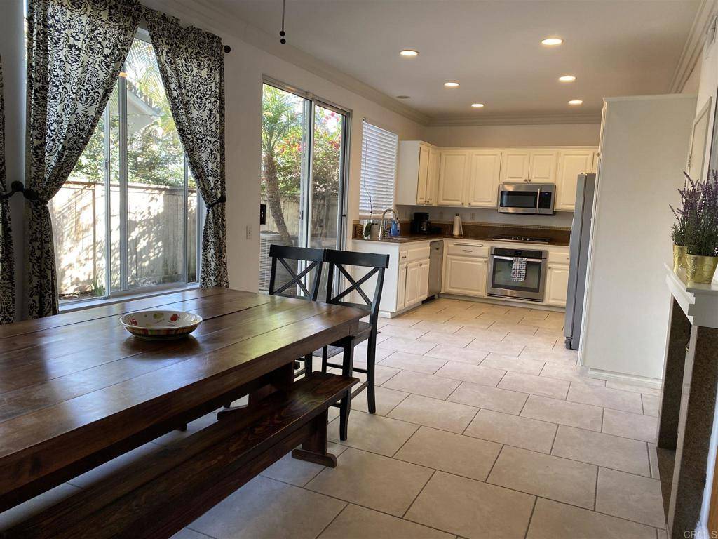 Encinitas, CA 92024,1174 PACIFICA PL