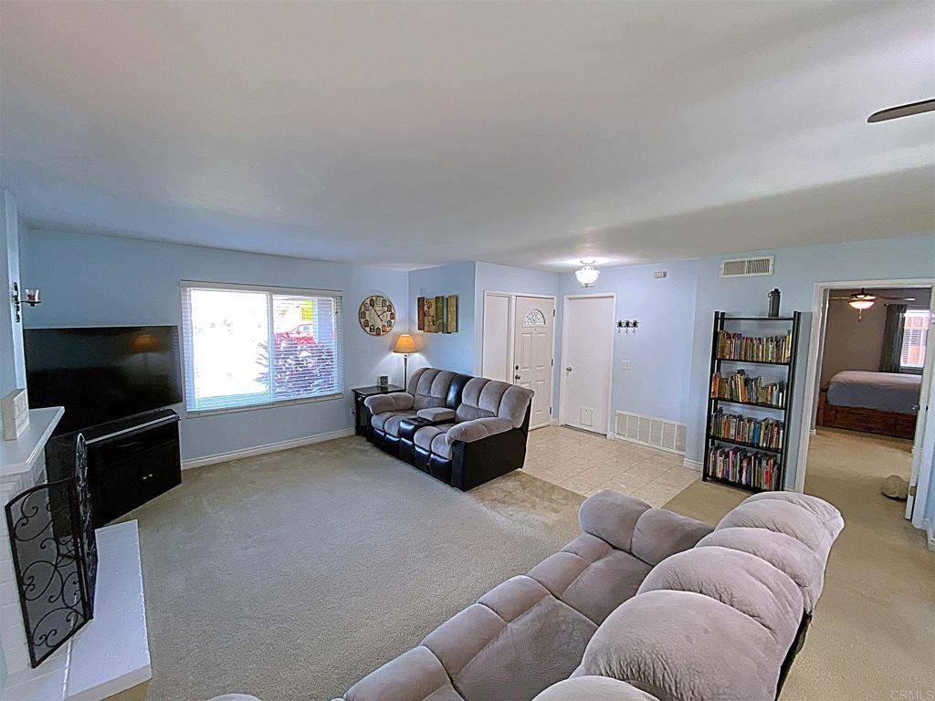 Escondido, CA 92025,967 Chestnut DR