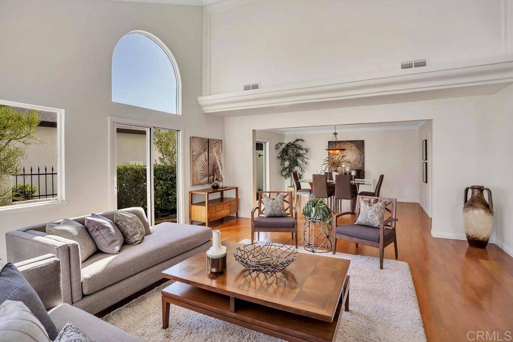 La Jolla, CA 92037,5582 Calle Miramar