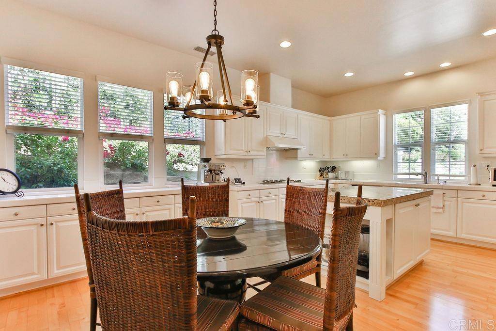 La Jolla, CA 92037,2735 Ridgegate Row