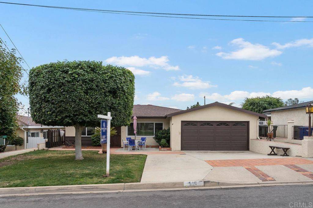 Vista, CA 92083,516 Moa DR