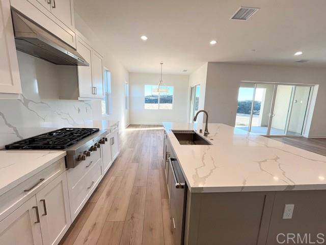 1735 FOXBURY GLEN Escondido, CA 92026