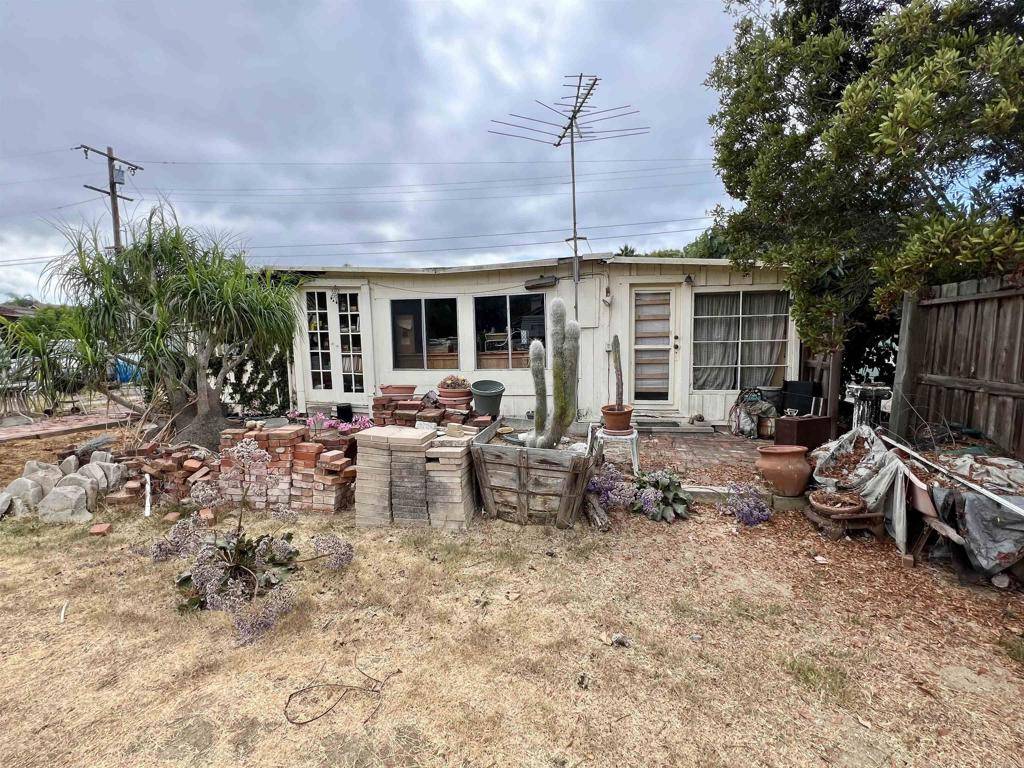 Encinitas, CA 92024,636 Ezee St