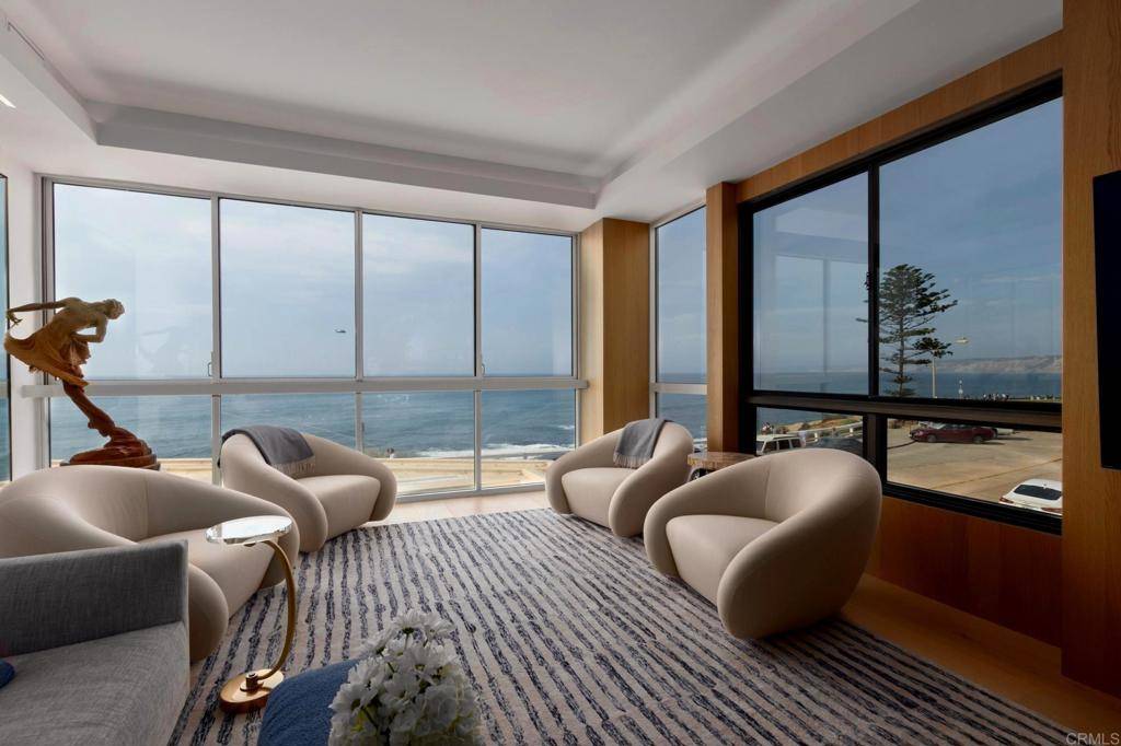 La Jolla, CA 92037,939 Coast Blvd #4A
