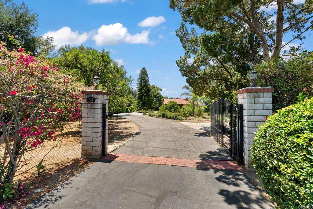 Fallbrook, CA 92028,641 Ridge WAY