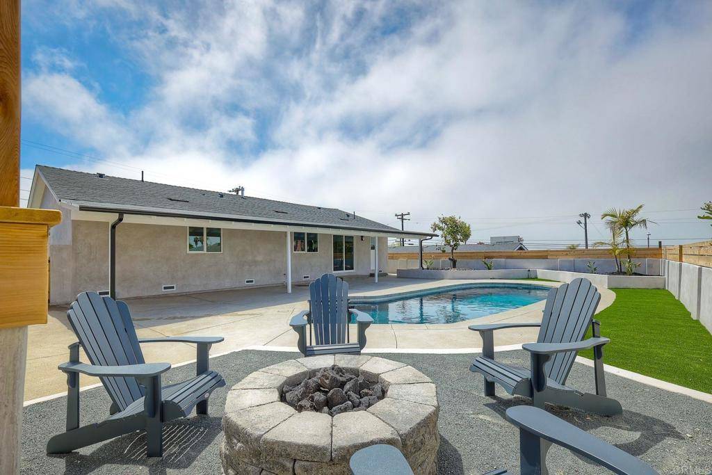 Carlsbad, CA 92008,1126 Larkspur