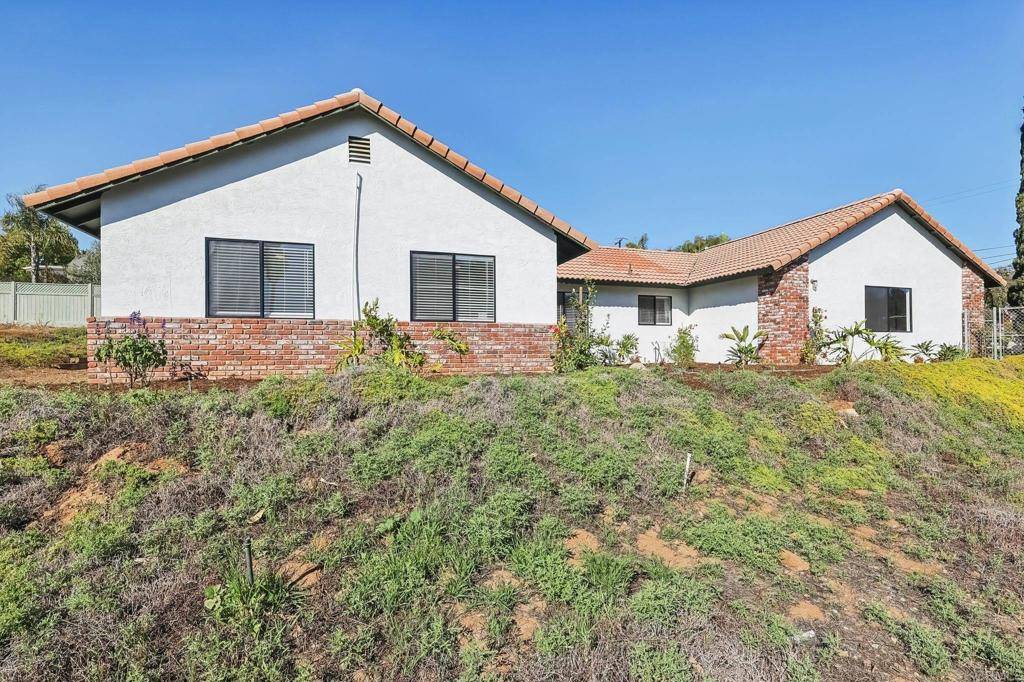 Fallbrook, CA 92028,1340 Via Feliz