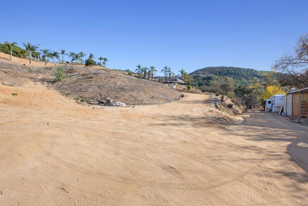 Escondido, CA 92026,30828 Shadow Lake RD