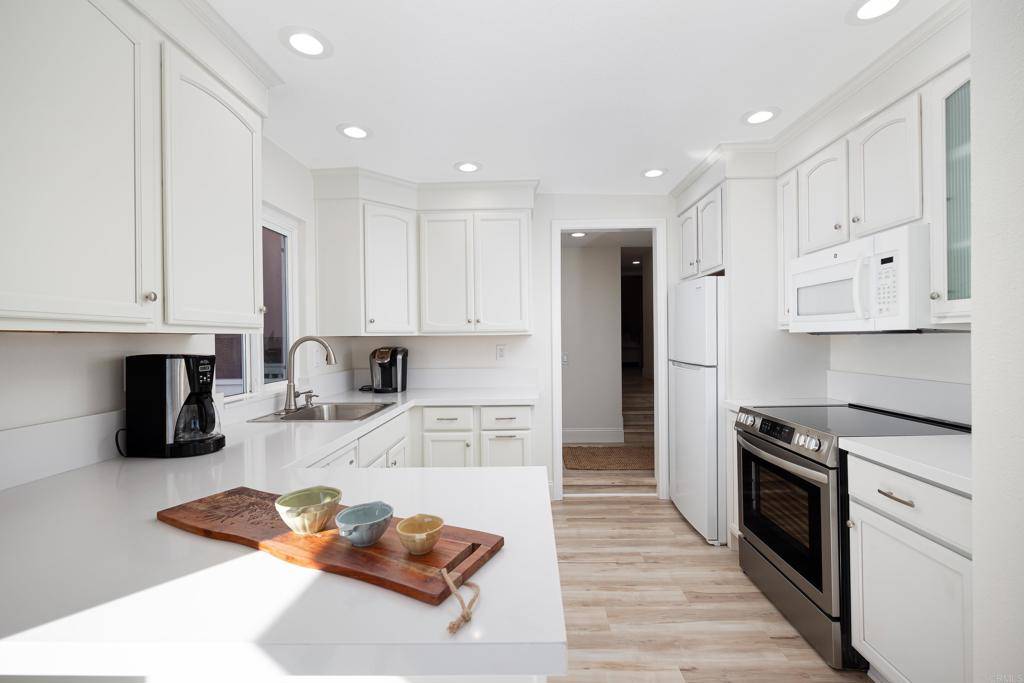 Solana Beach, CA 92075,251 Turf View DR
