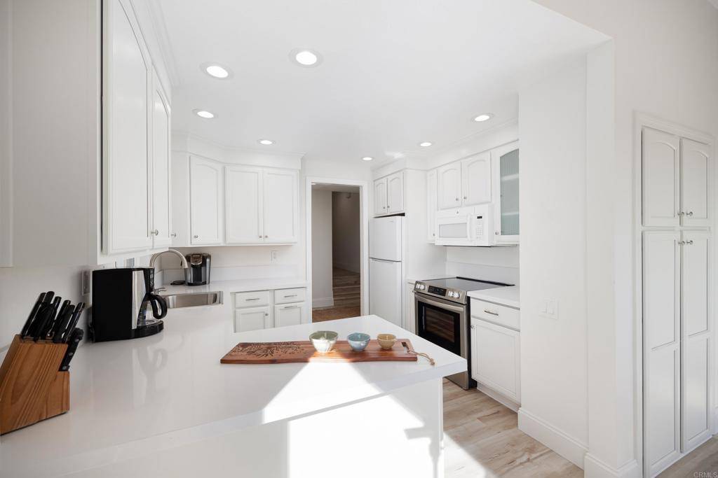 251 Turf View DR Solana Beach, CA 92075