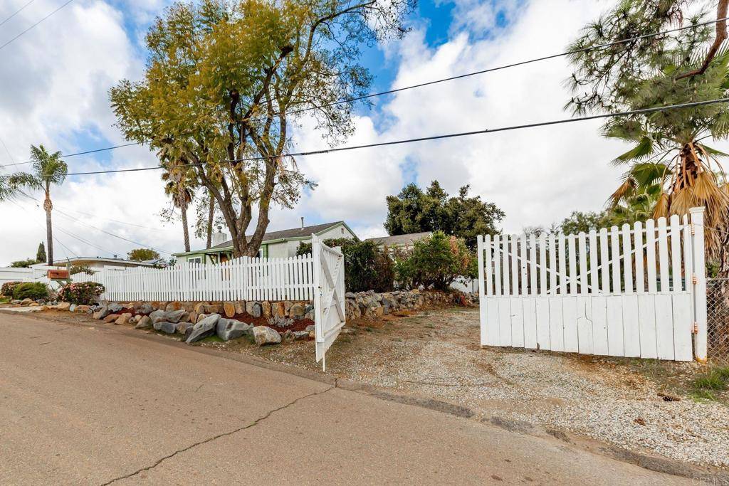 El Cajon, CA 92021,211 North LN