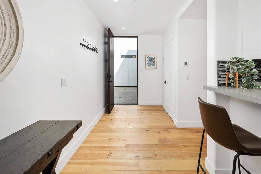 La Jolla, CA 92037,5656 La Jolla BLVD #3