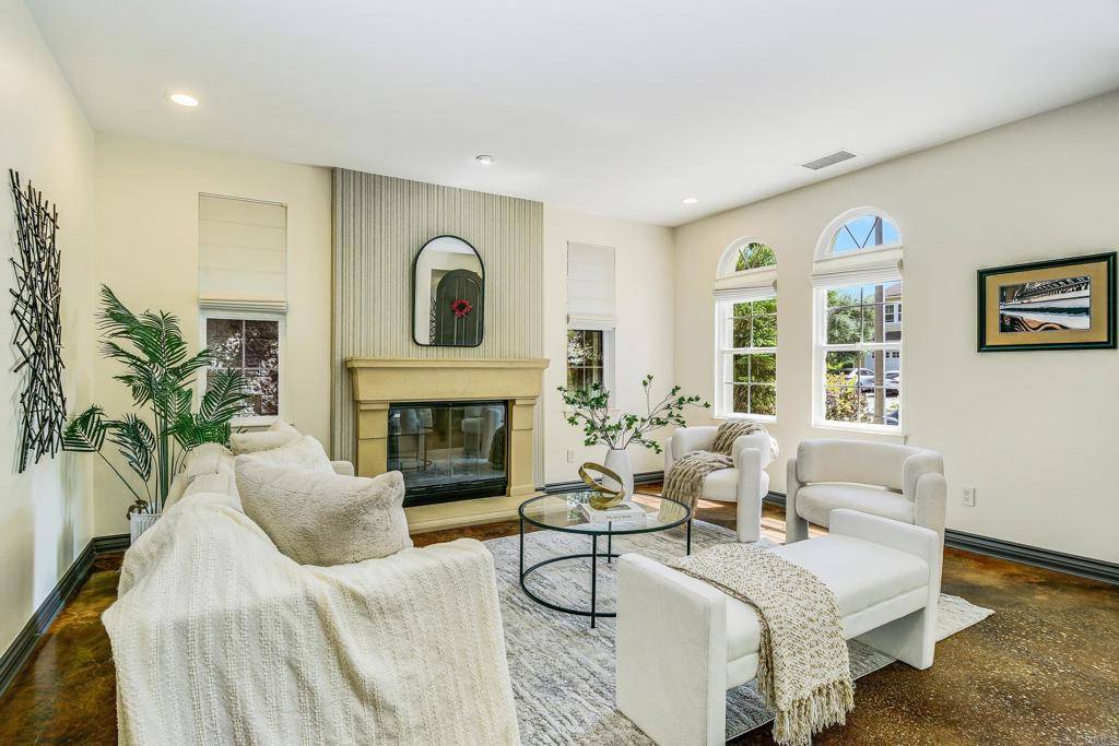 Carlsbad, CA 92009,3518 Camino Cereza