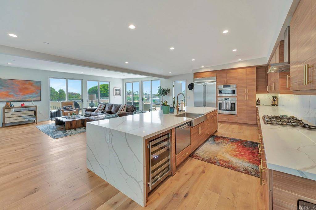 Carlsbad, CA 92008,3097 Madison ST #402