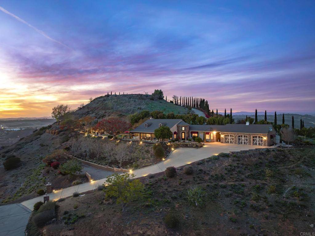 Vista, CA 92084,30419 Canyon Estates RD