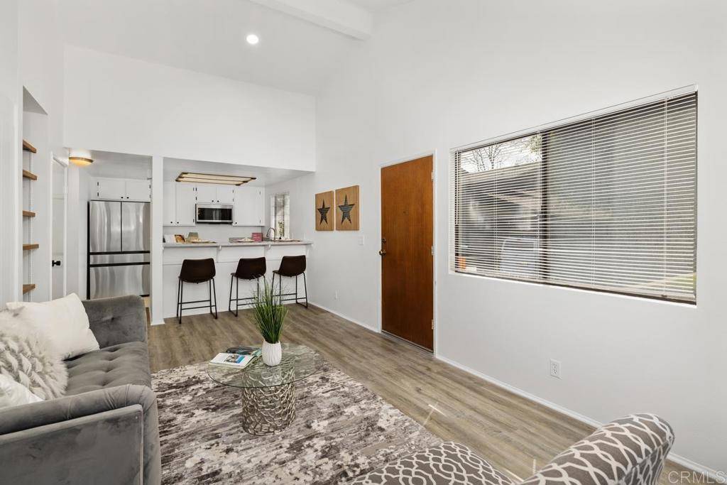 La Jolla, CA 92037,8356 Via Sonoma #D