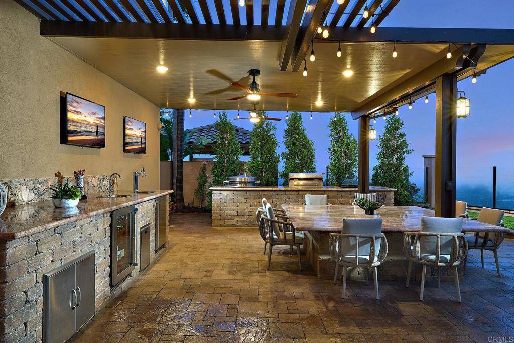 Carlsbad, CA 92009,7028 CORINTIA ST